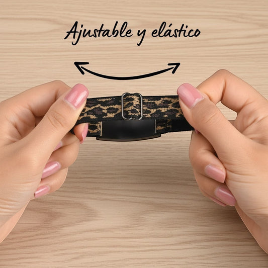 Brazalete Flex Moment ajustable con estampado animal print y placa de acero inoxidable elástica en manos