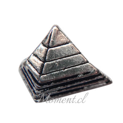 Pirámide plateada