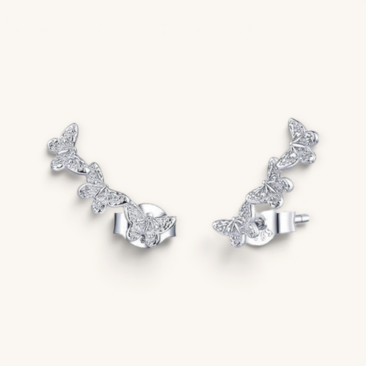 Aretes trepadores Moment con diseño de mariposas en plata brillante, estilo elegante y delicado para la oreja.