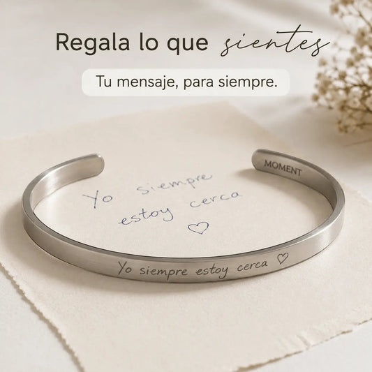 Brazalete esclava Moment de acero inoxidable con grabado personalizado de frase manuscrita y corazón