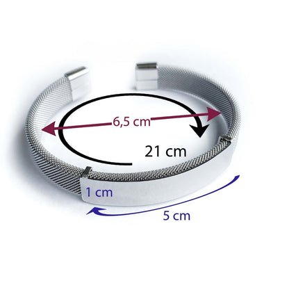 Brazalete esclava de malla Moment en acero quirúrgico plateado con placa personalizable y medidas detalladas.