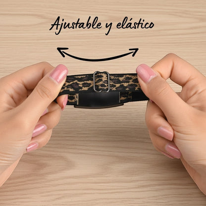 Brazalete Flex Moment ajustable con estampado animal print y placa de acero inoxidable elástica en manos