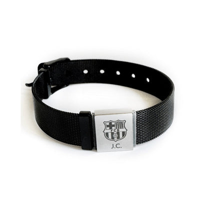Brazalete Moment negro ajustable con placa de acero inoxidable cuadrada grabada con el escudo del FCB y iniciales