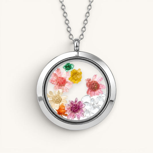 Collar Moment con medallón de acero quirúrgico y vidrio que contiene flores secas coloridas y gotas de rocío