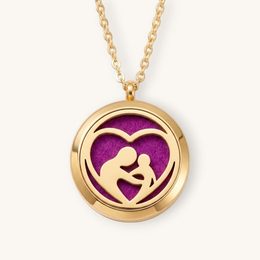 Collar Moment con medallón redondo dorado de acero inoxidable y diseño de amor de mamá con disco de fieltro morado