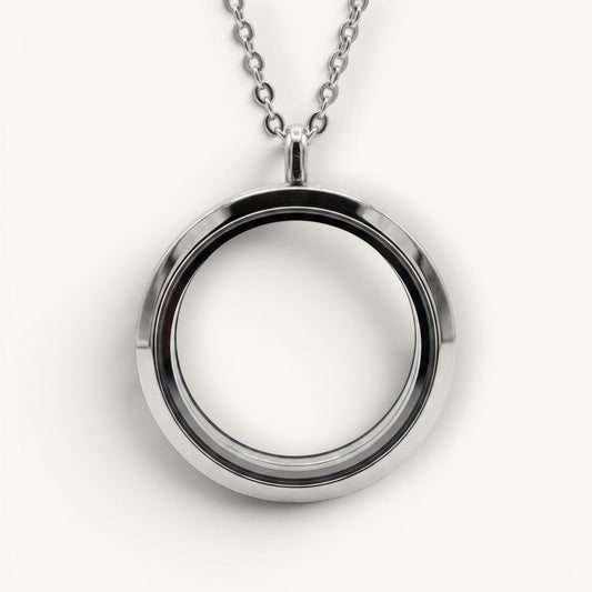 Medallón Moment plateado de acero quirúrgico y vidrio con cadena, diseño circular para personalizar con figuras.