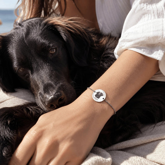 Pulsera Aura Moment de acero inoxidable con medalla grabada con la foto de un perro, diseño ajustable y elegante.