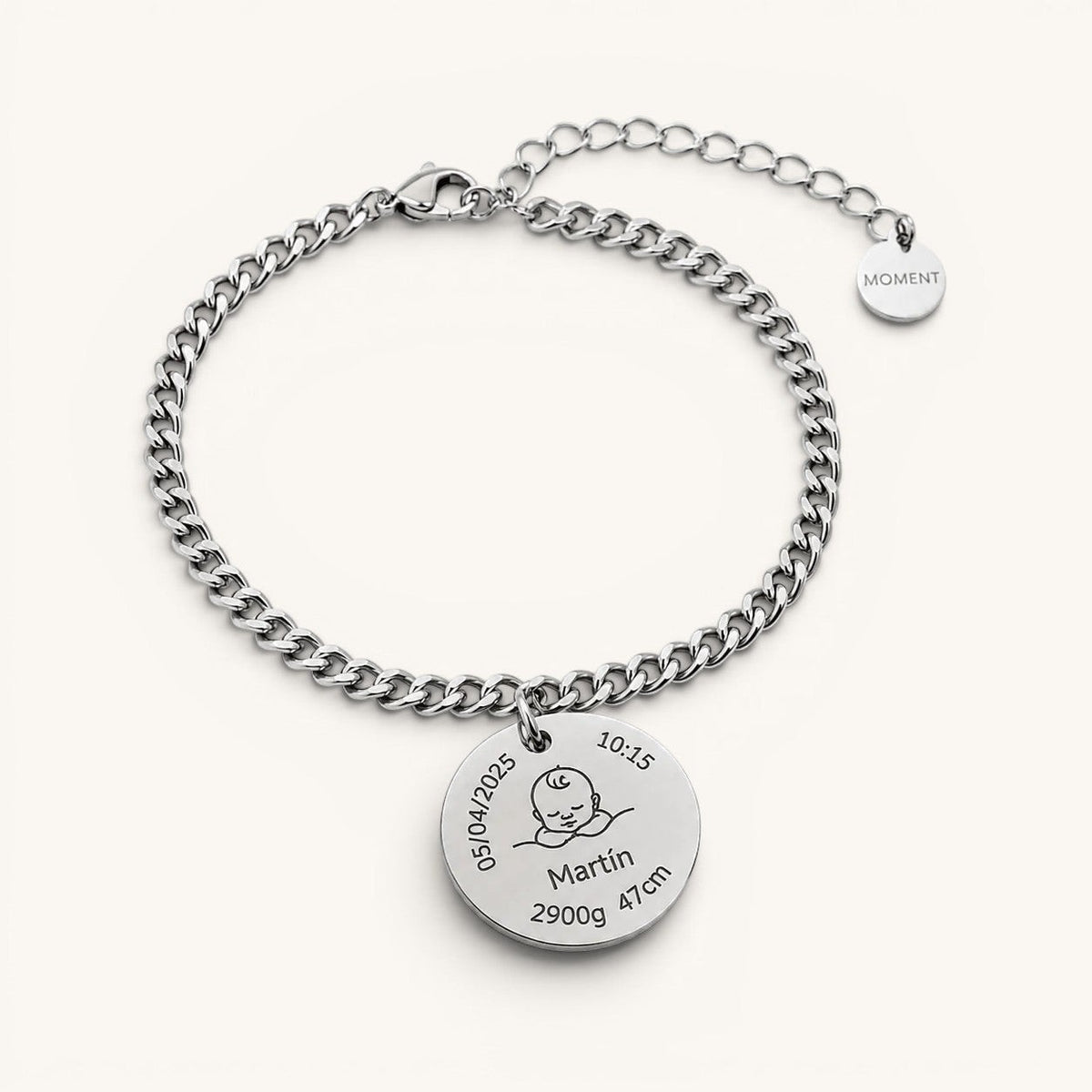 Pulsera cubana personalizada Moment de acero inoxidable con medalla grabada con datos de nacimiento de un bebé.