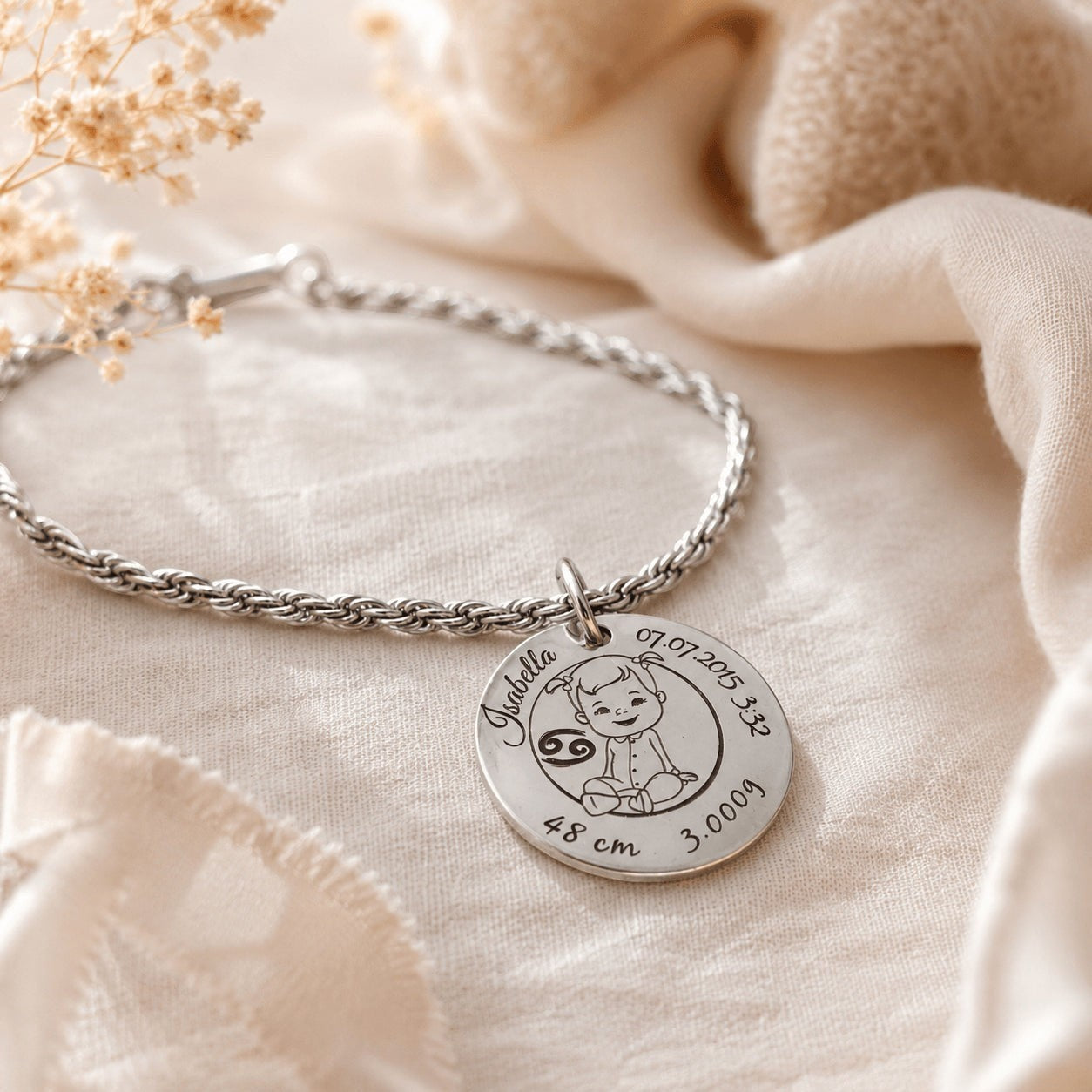 Pulsera Moment de acero inoxidable con medalla grabada personalizada con nombre, fecha y dibujo de bebé